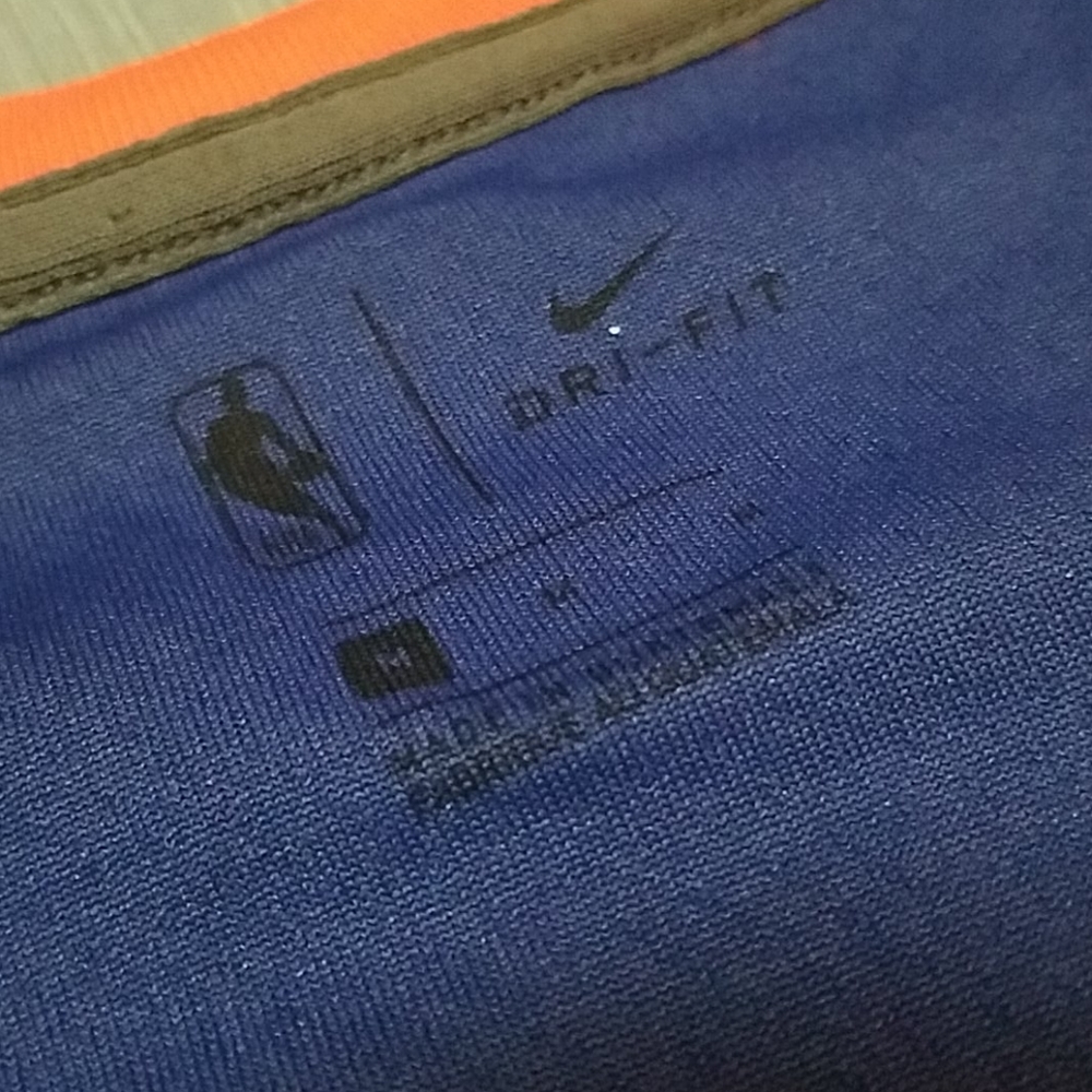 Wmns MEDIUM Nike " Porzingis" Basketball Jersey - Picture 7 of 9